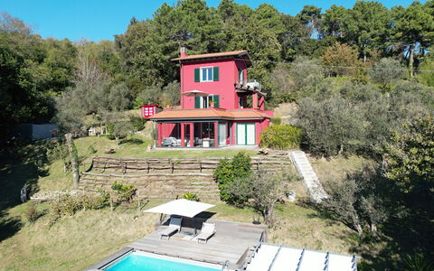 Villa Di Confine: Planta, Edificio, Propiedad, Ventana, Cielo, Naturaleza, Árbol, Casa, El Terreno Del Lote, Ocio