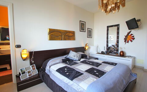 Panorama: Marco, Propiedad, Mueble, Comodidad, Edificio, Encendiendo, Diseño De Interiores, Marco De La Cama, Madera, Casa