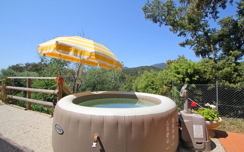 La Casetta: Planta, Cielo, Árbol, Sombra, Neumático En, Biome, Ocio, Maceta, Paisaje, Gas