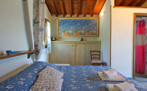 La Casetta: Propiedad, Mueble, Edificio, Azul, Azur, Madera, Textil, Diseño De Interiores, Cama, Suelo