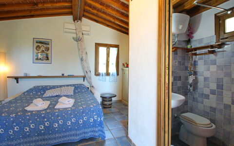 La Casetta: Propiedad, Mueble, Edificio, Encendiendo, Arquitectura, Lavabo, Arreglo De Tubería, Suelo, Baño, Madera
