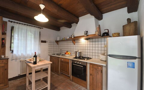Villa Del Mulino: Gabinetes, Propiedad, Mostrador, Estufa De Cocina, Cocina, Aparato De Cocina, Madera, Diseño De Interiores, Estufa, Estufa