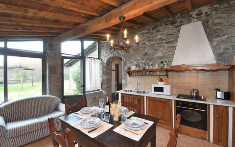Casa Antelminelli: Mesa, Propiedad, Mueble, Madera, Diseño De Interiores, Planta, Ventana, Sala, Silla, Suelo