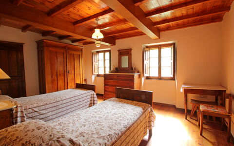 Casa Le Grotte: Mueble, Propiedad, Ventana, Mesa, Madera, Comodidad, Diseño De Interiores, Suelo, Lámpara, Edificio