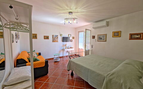 Casa Luigi: Mueble, Diseño De Interiores, Suelo, Piso, Cama, Pared, Habitación, Techo, Habitación, Madera