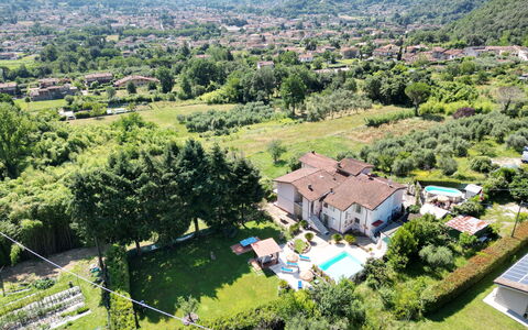 Casa Luigi: Planta, Cielo, Verde, Edificio, Árbol, Paisaje Natural, El Terreno Del Lote, Diseño Urbano, Barrio, Paisaje