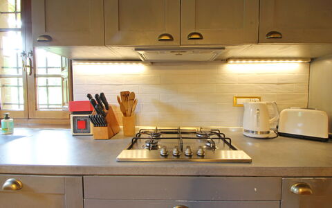 Villa L'antico Casale: Mostrador, Gabinetes, Fregadero, Propiedad, Aparato De Cocina, Estufa De Gas, Cocina, Estufa De Cocina, Estufa, Lavabo