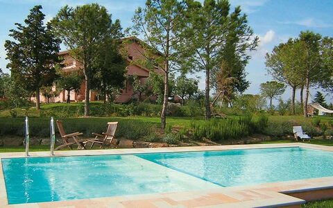 Maremma Retreat: Agua, Planta, Propiedad, Cielo, Edificio, Verde, Piscina, Azur, Nube, Árbol