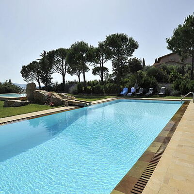 Maremma Retreat: Agua, Cielo, Planta, Propiedad, Piscina, Naturaleza, Azur, Rectángulo, Árbol