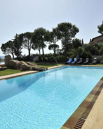 Maremma Retreat: Agua, Cielo, Planta, Propiedad, Piscina, Naturaleza, Azur, Rectángulo, Árbol
