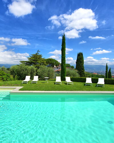Villa Mami: Agua, Nube, Cielo, Verde, Azul, Piscina, Azur, Planta, Paisaje Natural, Rectángulo