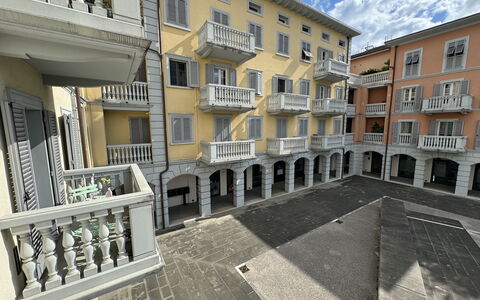 Galleria Degli Artisti: Propiedad, Edificio, Cielo, Ventana, Nube, Diseño Urbano, Barrio, Barrio Residencial, Piso, Condominio