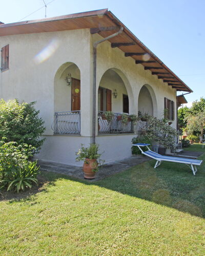 Casa Il Prato: Planta, Cielo, Propiedad, Edificio, Ventana, Árbol, El Terreno Del Lote, Puerta, Cabaña, Casa