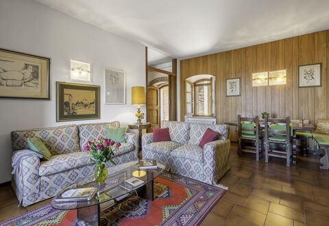 Casa Martina, Piazza Delle Erbe, San Gimignano: Mueble, Diseño De Interiores, Piso, Sofá, Suelo, Habitación, Techo, Mesa, Sala, Encendiendo