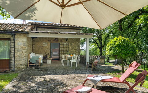 Villa Ida: Planta, Propiedad, Mueble, Edificio, Ventana, Sombra, Mesa, Paraguas, Mueble Para Exteriores, Silla