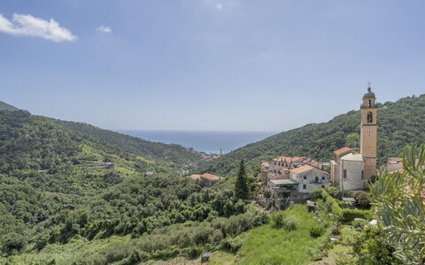 Emma House, Terrace and Sea View, Moneglia: Cielo, Planta, Nube, Planta De La Comunidad, Ecorregión, Montaña, Edificio, Tierras Altas, Paisaje Natural, Árbol