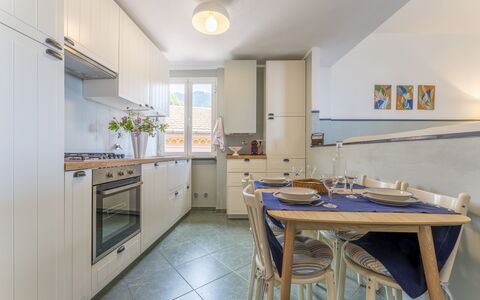 Emma House, Terrace and Sea View, Moneglia: Gabinetes, Mueble, Fregadero, Propiedad, Mostrador, Cocina, Lavabo, Aparato De Cocina, Edificio, Grifo