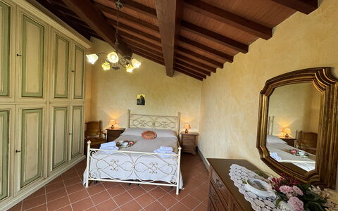 Pinocchio: Mueble, Propiedad, Edificio, Madera, Comodidad, Diseño De Interiores, Ventana, Espejo, Suelo, Piso