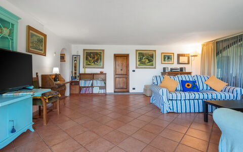 Chianti Hills Apartment, Pool, Ac: Mueble, Marco, Azul, Diseño De Interiores, Madera, Piso, Suelo, Edificio, Sala