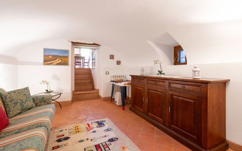 Chiara House In Galenda, Chianti, Pool And Nature: Mueble, Gabinetes, Comodidad, Edificio, Madera, Sofá, Piso, Cajón, Suelo, Casa