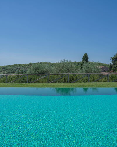 Chiara House In Galenda, Chianti, Pool And Nature: Agua, Cielo, Los Recursos Hídricos, Planta, Naturaleza, Árbol, Paisaje Natural, Lago, Costeras Y Los Accidentes Geográficos Oceánico, Piscina