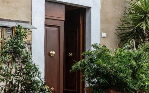 Bocelli: Planta, Propiedad, Edificio, Puerta, Madera, Casa, Pared, Línea, Inicio De La Puerta