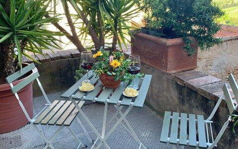 Bocelli: Planta, Mueble, Propiedad, Mesa, Cielo, Silla, Hoja, Mueble Para Exteriores, Mesa Al Aire Libre, Arquitectura