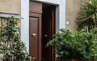 Bocelli: Planta, Propiedad, Edificio, Puerta, Madera, Casa, Pared, Línea, Inicio De La Puerta