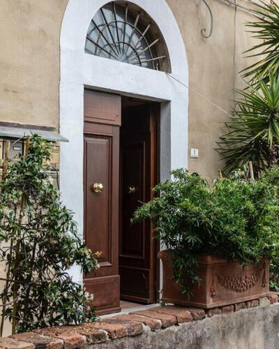 Bocelli: Planta, Propiedad, Edificio, Puerta, Madera, Casa, Pared, Línea, Inicio De La Puerta