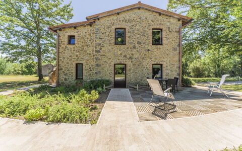 Le Casaline Di Sopra, Massa Marittima: Planta, Propiedad, Edificio, Ventana, Cielo, Superficie De La Carretera, Árbol, El Terreno Del Lote, Casa, Hierba