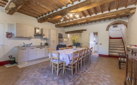 Le Casaline Di Sopra, Massa Marittima: Mueble, Propiedad, Mesa, Gabinetes, Madera, Mostrador, Sala, Silla, Suelo, Piso