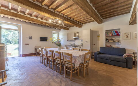 Le Casaline Di Sopra, Massa Marittima: Mesa, Mueble, Propiedad, Sofá, Planta De Casa, Madera, Ventana, Diseño De Interiores, Piso, Suelo