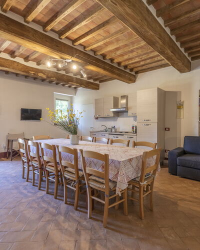 Le Casaline Di Sopra, Massa Marittima: Mesa, Mueble, Propiedad, Sofá, Planta De Casa, Madera, Ventana, Diseño De Interiores, Piso, Suelo