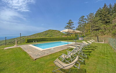 La Montanina: Cielo, Agua, Planta, Nube, Paisaje Natural, Piscina, Árbol, Mueble Para Exteriores, El Terreno Del Lote, Sombra