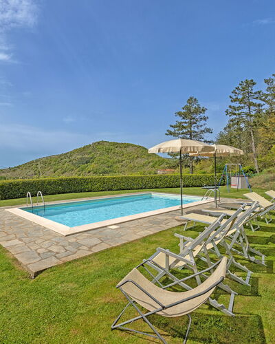 La Montanina: Cielo, Agua, Planta, Nube, Paisaje Natural, Piscina, Árbol, Mueble Para Exteriores, El Terreno Del Lote, Sombra