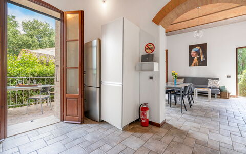 Torri 15 Holiday Home: Planta, Propiedad, Edificio, Planta De Casa, Madera, Puerta, Diseño De Interiores, Marco, Suelo