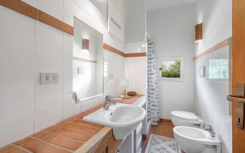 Il Palazzetto Francigena, Monteriggioni: Piso, Arreglo De Tubería, Diseño De Interiores, Baño, Suelo, Lavabo Del Baño, Lavabo, Grifo, Plomería, Casa