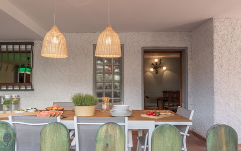 Villa i Portici: Mesa, Propiedad, Planta, Mueble, Verde, Planta De Casa, Madera, Sala, Mostrador, Diseño De Interiores