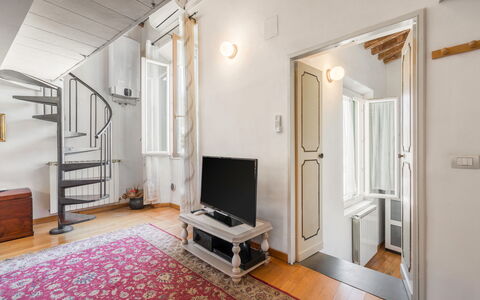 Belle Donne Apartment, Tornabuoni, Florence, Wifi: Edificio, Marco, Comodidad, Madera, Sofá, Diseño De Interiores, Casa, Salón, Puerta, Piso