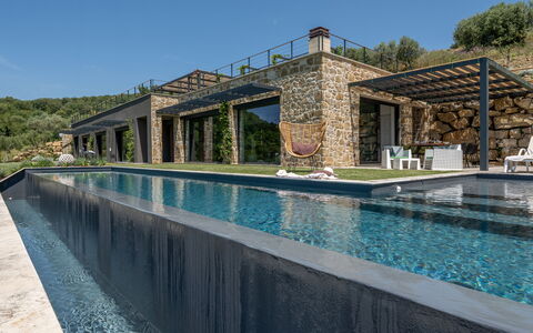 Villa Paradise: Agua, Cielo, Propiedad, Azur, Cuerpo De Agua, Edificio, Planta, Piscina, Ocio, Árbol