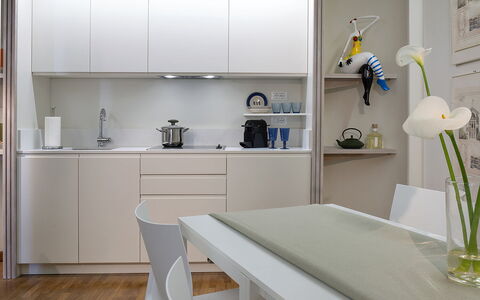 Boheme With Beach & Breakfast Included: Propiedad, Mueble, Gabinetes, Blanco, Mesa, Diseño De Interiores, Planta, Estantería, Flor