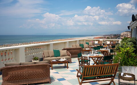 Boheme With Beach & Breakfast Included: Nube, Cielo, Agua, Mueble, Propiedad, Edificio, Planta, Azur, Mueble Para Exteriores, Balneario