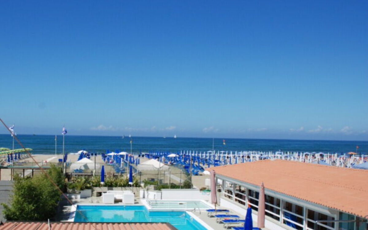 Tosca With Beach & Breakfast Included