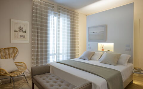 Tosca With Beach & Breakfast Included: Mueble, Propiedad, Comodidad, Madera, Textil, Diseño De Interiores, Encendiendo, Piso, Silla