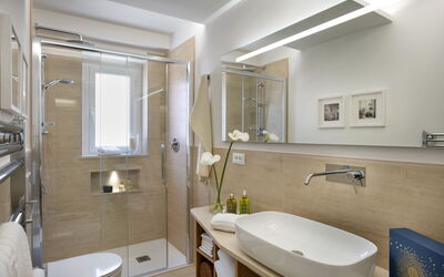 Tosca With Beach & Breakfast Included