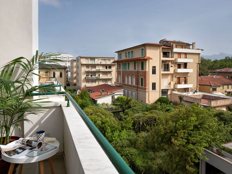 Tosca With Beach & Breakfast Included