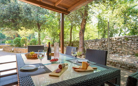 Santa Colomba House, Siena, Nature And Pool: Mesa, Mueble, Propiedad, Vajilla, Planta, Silla, Mesa Al Aire Libre, Edificio, Mueble Para Exteriores, Encendiendo