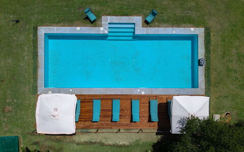 Villa Aiale: Piscina, Azul, Ocio, Recurso, Mueble Para Exteriores, Material Compuesto, Mueble, Thermae, Sombra, Sunlounger
