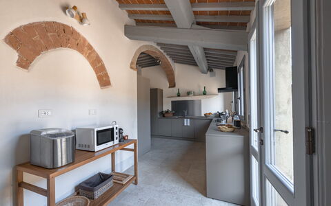 Villa Aiale: Pared, Diseño De Interiores, Mueble, Piso, Cocina, Techo, Mostrador, Aparato De Cocina, Suelo, Casa