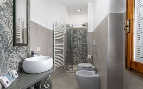 Villa Chicco: Arreglo De Tubería, Edificio, Lavabo, Baño, Diseño De Interiores, Piso, Suelo, Madera, Lavabo Del Baño